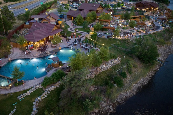 Alberca al aire libre y alberca climatizada