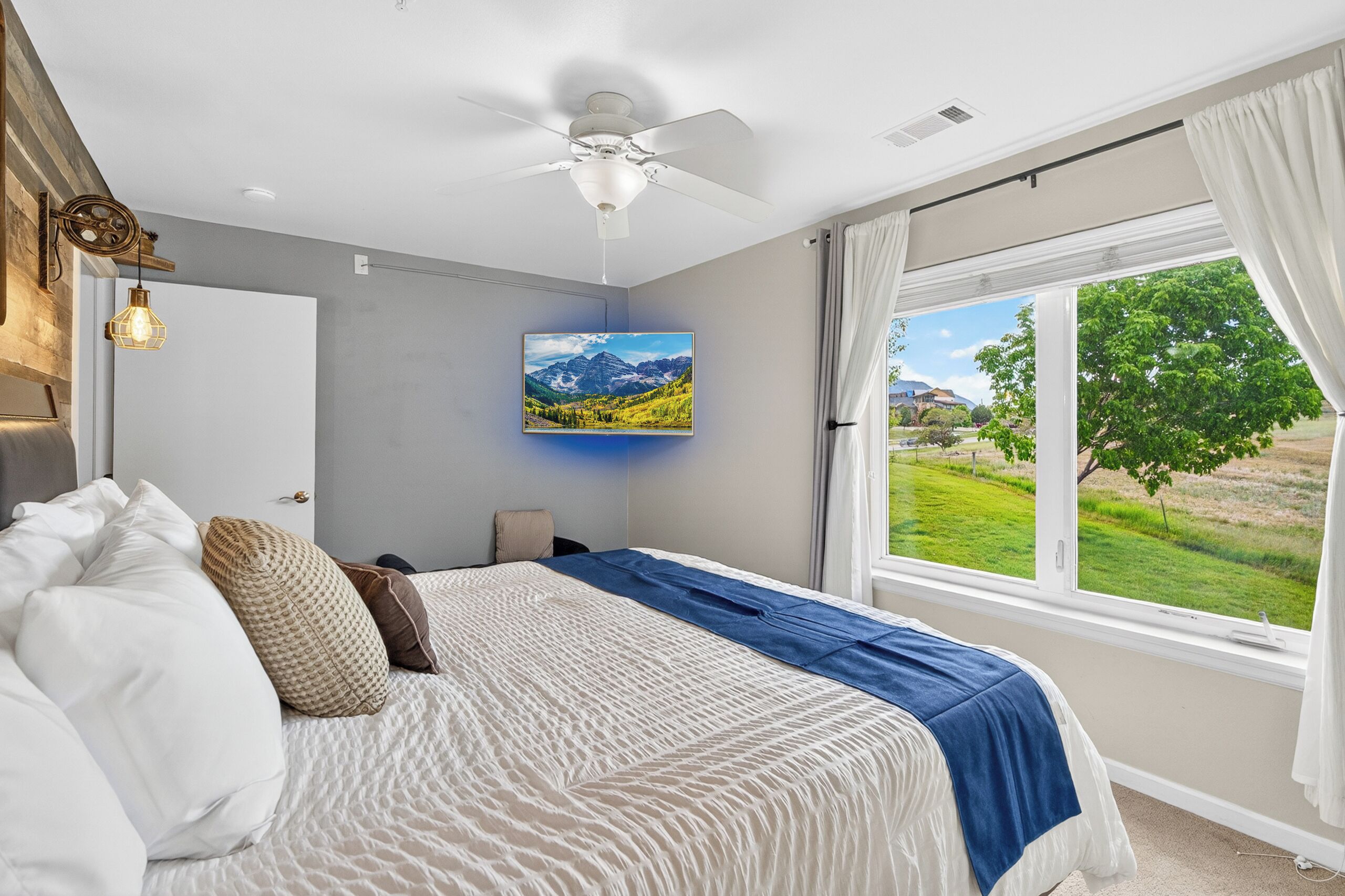 2 bedrooms, in-room safe, desk, iron/ironing board