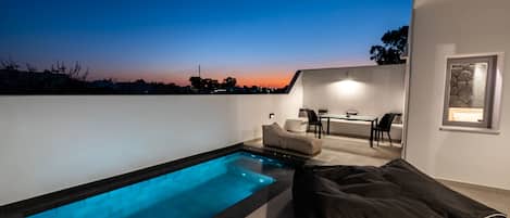 Outdoor pool, a heated pool