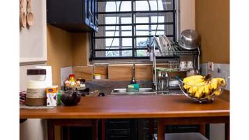 Réfrigérateur, micro-ondes, four, bouilloire électrique