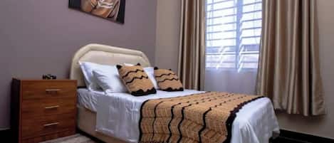 1 habitación, tabla de planchar con plancha, wifi y ropa de cama