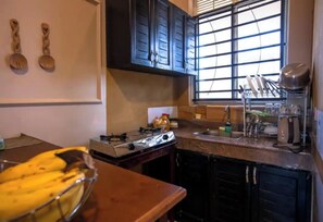 冷蔵庫、電子レンジ、オーブン、電気ポット