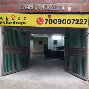Exterior - Abuzz Oxfordcaps Shahpur Jat - Campus Accommodation (New Delhi)