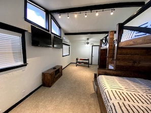 4 slaapkamers, een strijkplank/strijkijzer, reisbedje, wifi