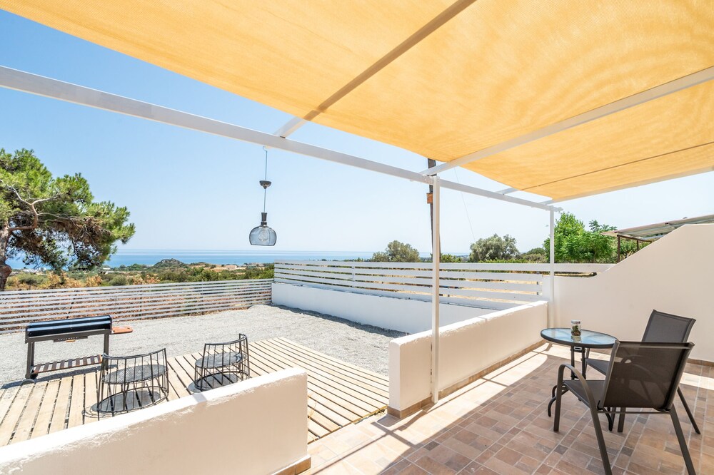 Gre Apartment 1klm from the beautiful Kiotari Beach!!