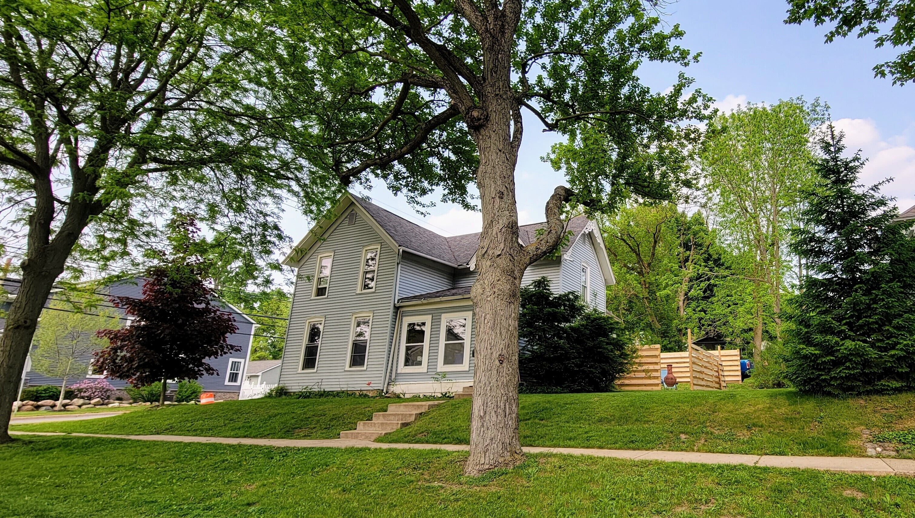 Downtown Milford , great location 