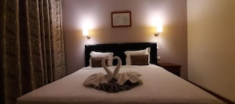 Room-beautiful Deluxe Double Room in the