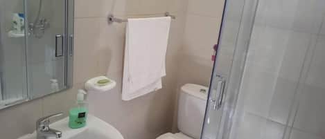 Quarto, 1 quarto, sacada | Banheiro