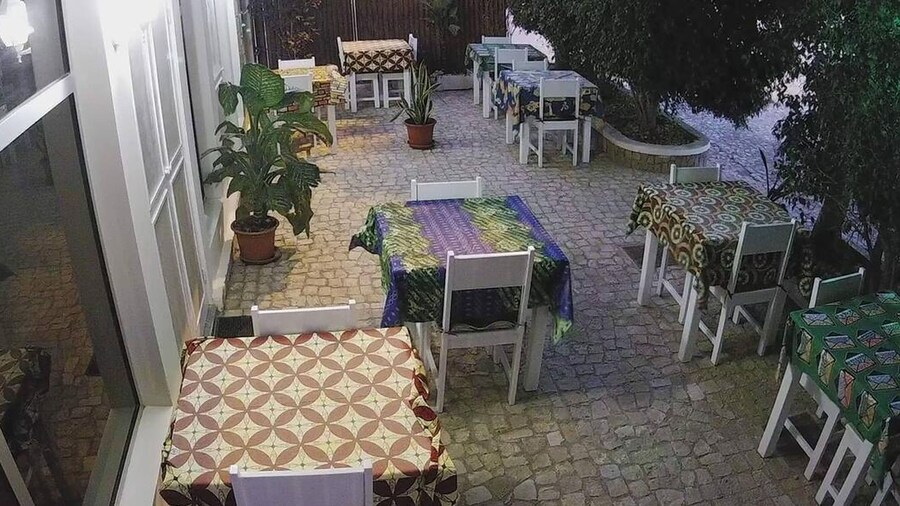 Room in Guest Room - Bed in Mixed Dormitory Room in Vila do Maio