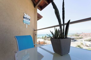 Apartamento, 1 habitación, balcón, vistas al mar | Jardines del alojamiento