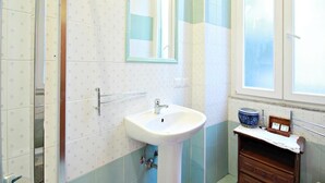 Room, 1 Bedroom | Bathroom - Room in B&B - A Casa Boschi Near Vatican Family Room (Rome)