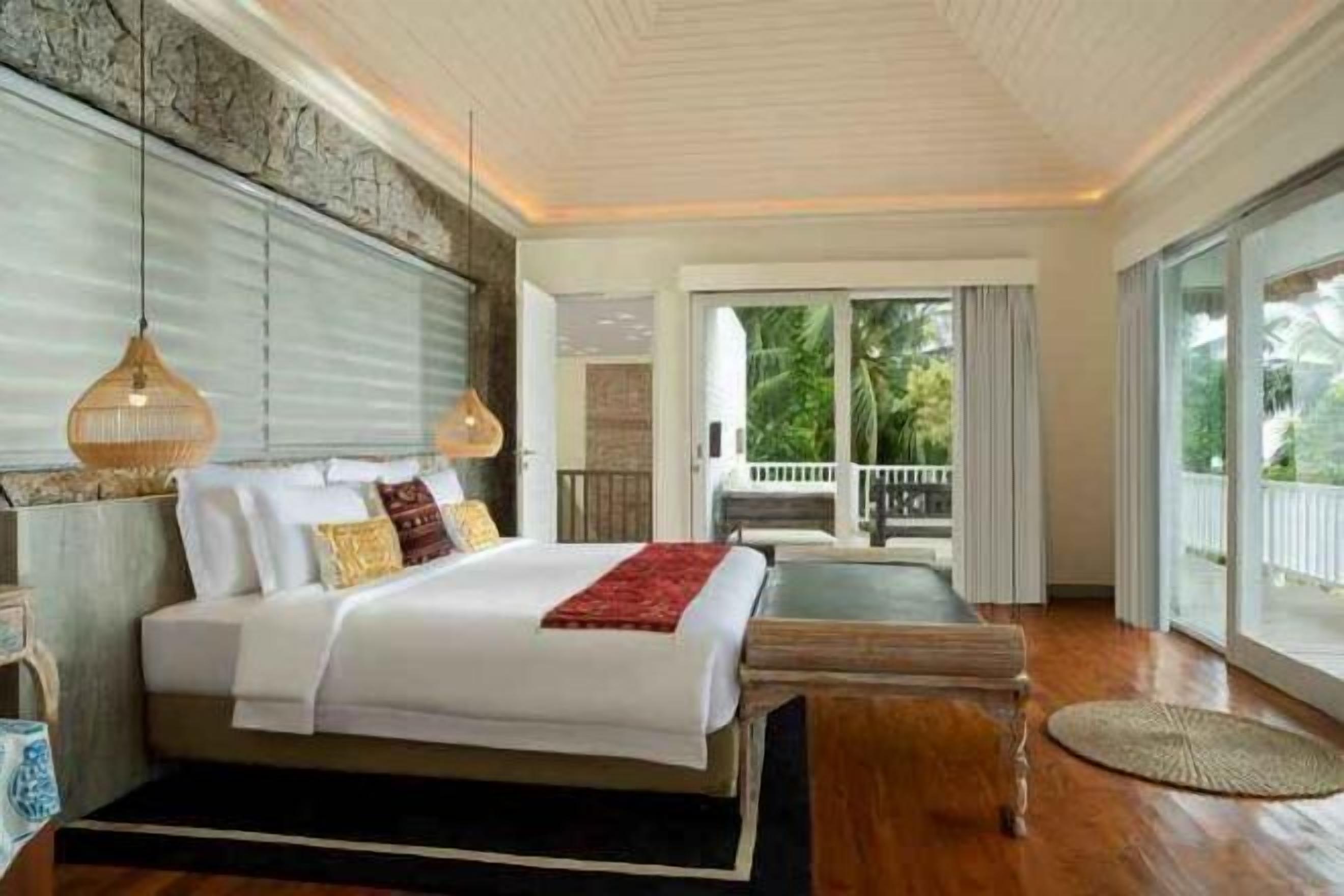 Premium bedding, free minibar, iron/ironing board, free WiFi