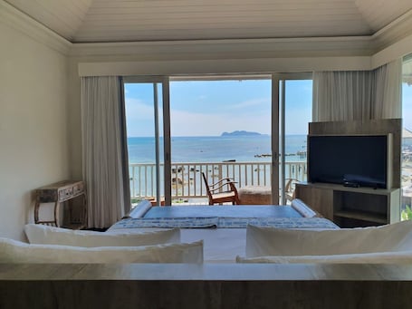 Executive Villa, 1 King Bed | 1 bedroom, premium bedding, free minibar, iron/ironing board