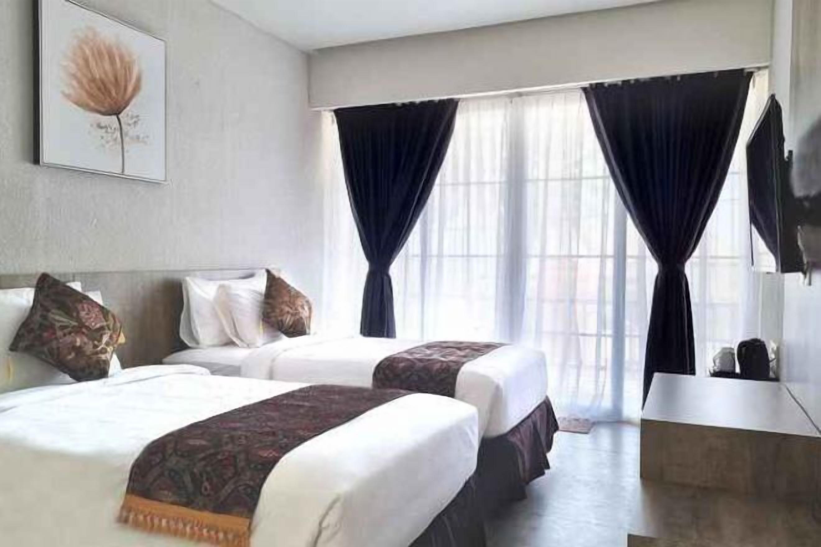 Premium bedding, free minibar, iron/ironing board, free WiFi