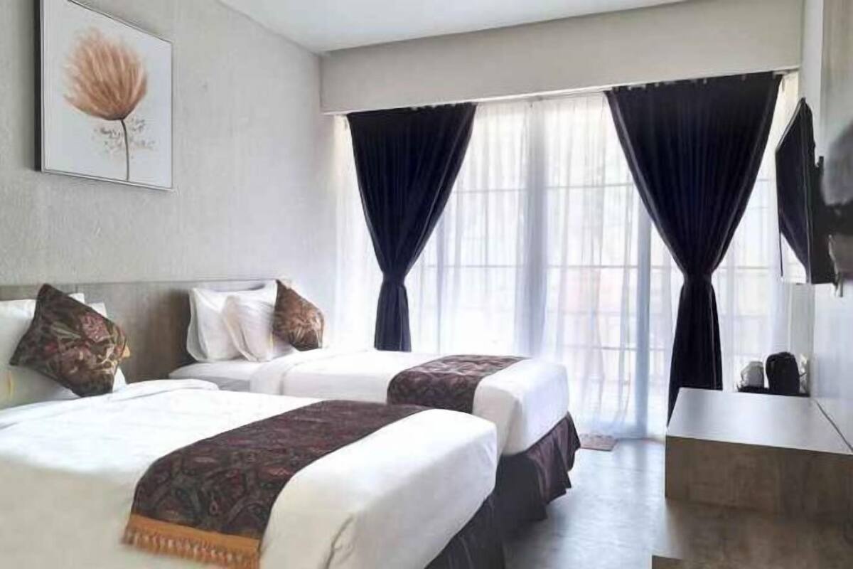 Premium bedding, free minibar, iron/ironing board, free WiFi