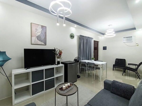Living room - Manzil Anilao B&B Superior Bedroom U3 (Mabini)