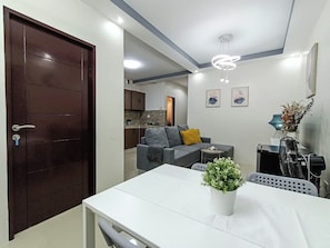 อพาร์ทเมนท์, 2 ห้องนอน | ห้องนั่งเล่น