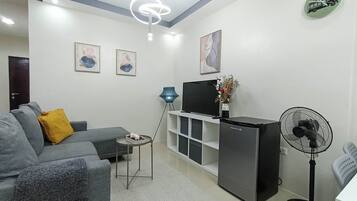 Apartment, 2 Bedrooms | Living room