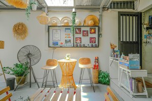 Apartment, 2 Bedrooms | Living room