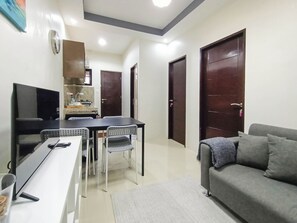 Living room - Manzil Anilao Cosy 2 Bedroom Apartment U5 (Mabini)