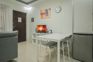 Apartamento, 2 quartos, terraço | Sala de jantar