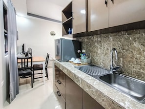 Apartment, 1 Bedroom | Private kitchen