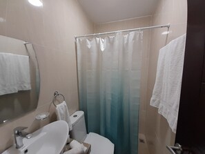 Bathroom - Manzil Anilao B&B - 1 Bedroom Apartment (Mabini)