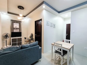 Living room - Manzil Anilao Cosy 1 Bedroom Apt U7 (Mabini)