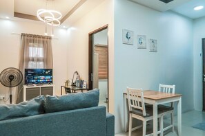 Dining room - Manzil Anilao Cosy 1 Bedroom Apt U7 (Mabini)