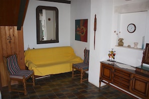 House, 6 Bedrooms, Smoking, Balcony | Interior