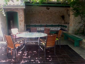 House, 6 Bedrooms, Smoking, Balcony | Property grounds