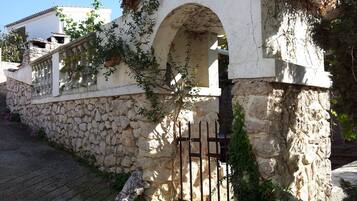 Ferienhaus, 6 Schlafzimmer, Raucher, Balkon | Unterkunftsgelände