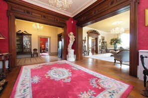 House, Multiple Bedrooms, Patio | Living room