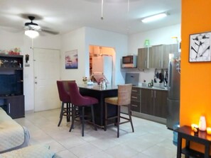 Dormitorio compartido, 2 habitaciones, accesible para personas con discapacidad, vistas a la ciudad | Interior