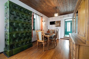 Apartment, 2 Schlafzimmer, Terrasse, Gartenblick | Speisen