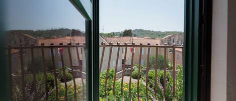 Apartment, 1 Bedroom, Balcony, Garden View | Balcony