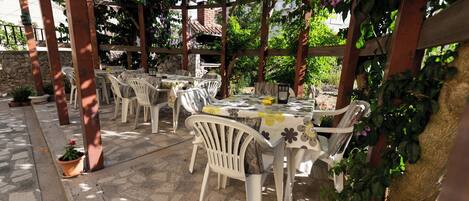 Apartment, 1 Bedroom, Balcony, Garden View | Outdoor dining