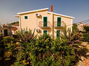 Departamento, 1 habitación, balcón, vista al jardín | Exterior