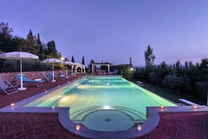 Villa, varias habitaciones, accesible para personas con discapacidad, fumadores | Piscina | Una piscina al aire libre