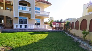 Villa, 4 slaapkamers, roken, privézwembad | Ingang accommodatie