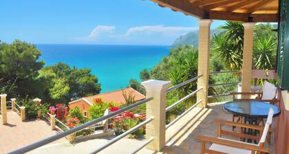 Villa Takis on Pelekas Beach Small House With Garden and sea View