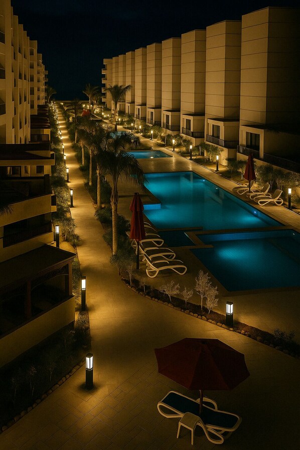 Studio, Multiple Bedrooms, Accessible, Smoking | Pool | Outdoor pool