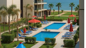 Studio, Multiple Bedrooms, Accessible, Smoking | Kolam renang | Kolam renang terbuka