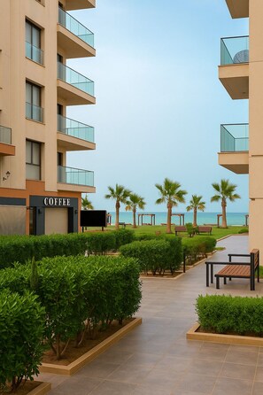 Garden - Spacious Beach Hideaway (Al-Manasrah)