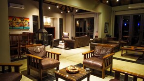 Unclassified image, 4 of 17, button - This Home on a Game Lodge Come and Break Away From Crazy (Bela-Bela)