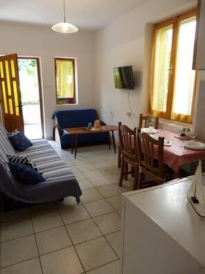 House, 2 Bedrooms, Smoking, Terrace | Interior