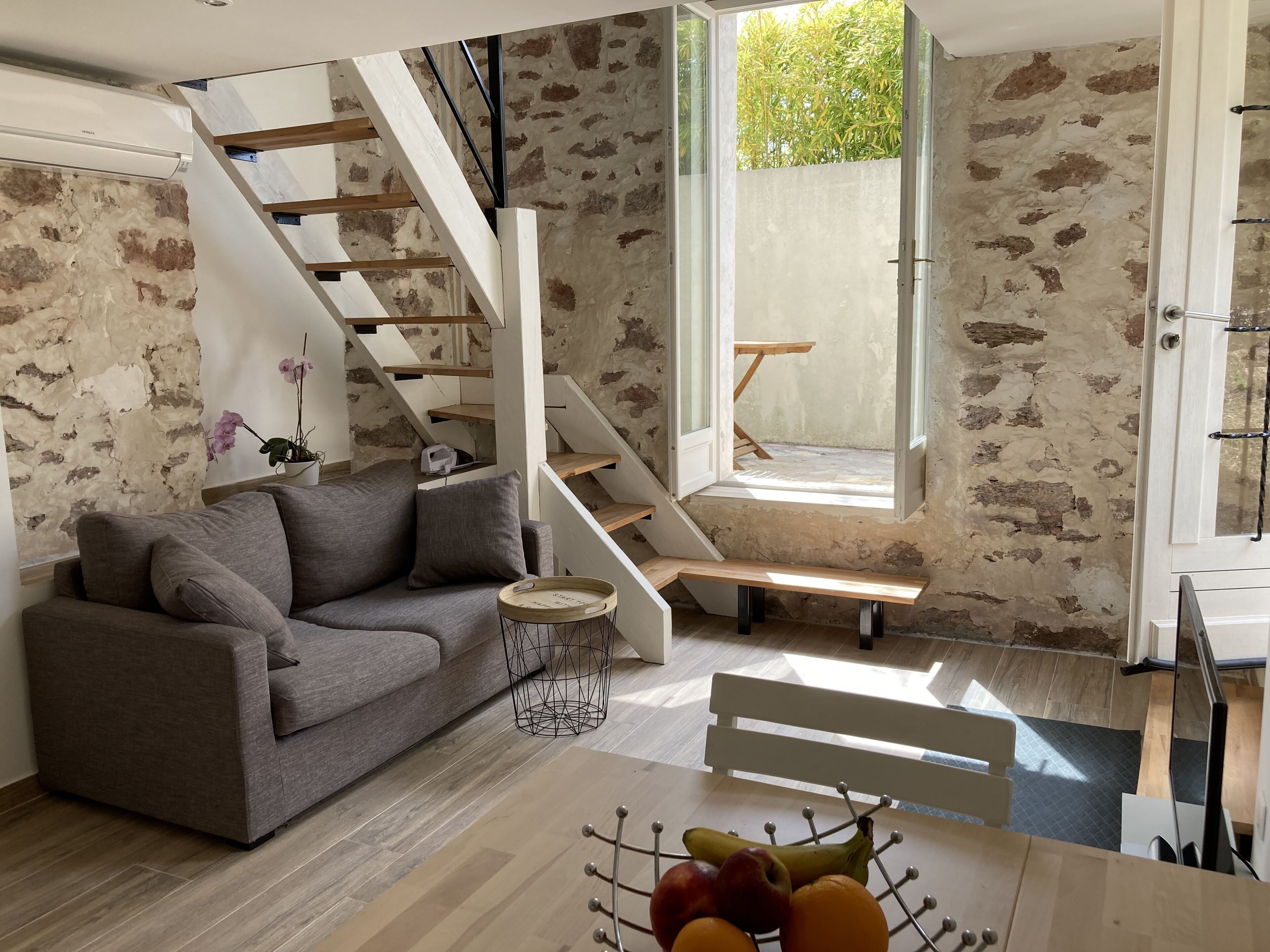 Charming refurbished Duplex, private swimming pool with sea view, quiet