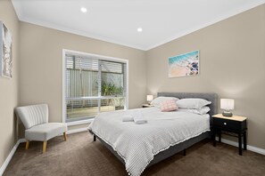 5 slaapkamers, een strijkplank/strijkijzer, internet, beddengoed