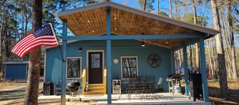 WATERFRONT Cabin on a Secluded Cove -- Fish directly from property!