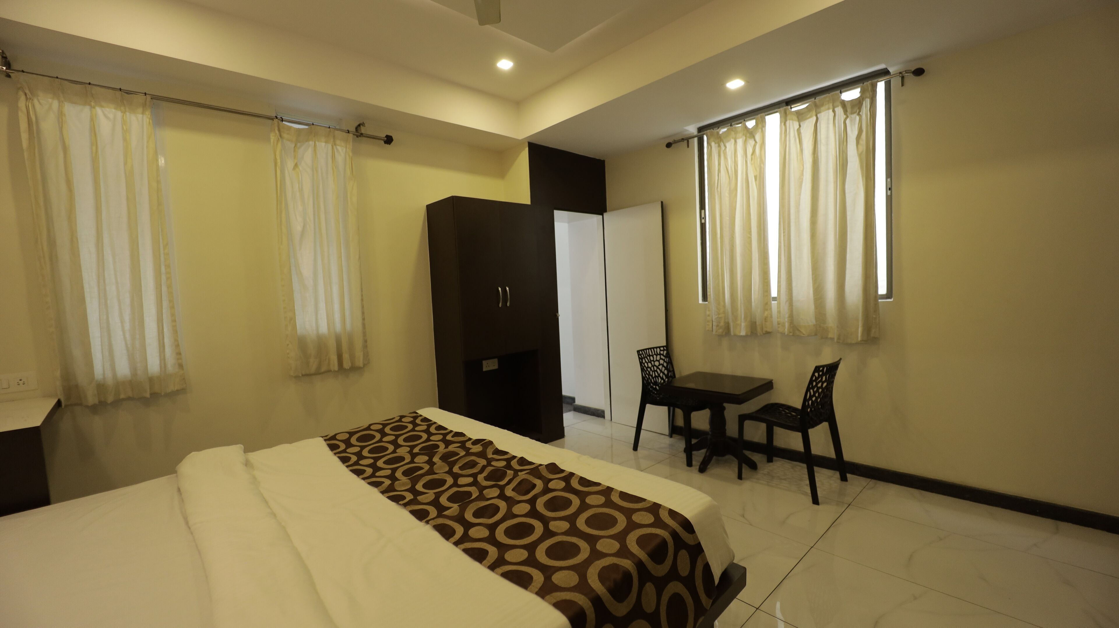 Egyptian cotton sheets, premium bedding, free WiFi, bed sheets